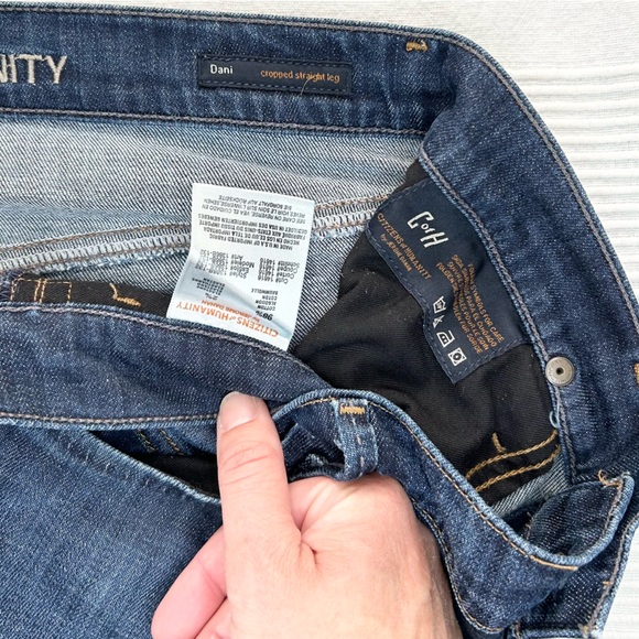 Citizens of Humanity Dani Crop Straight Leg Jean in Dark Wash - Picture 12 of 14